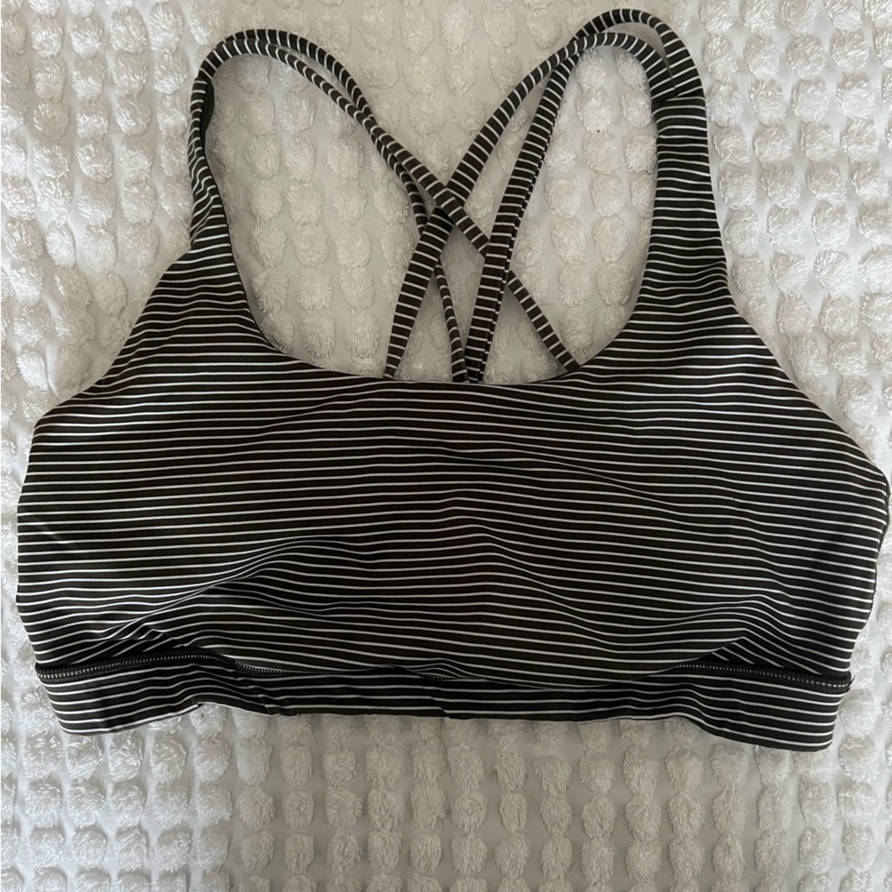 Lululemon Free to be sports bra